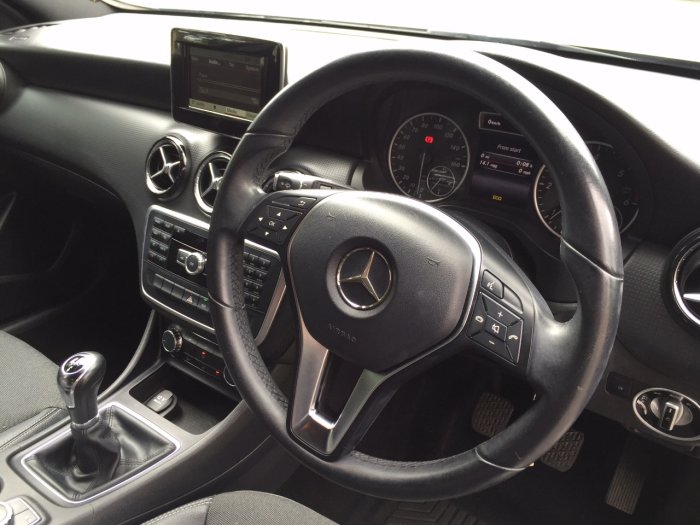 Mercedes-Benz A Class 1.5 A180 CDI BlueEFFICIENCY SE 5dr Hatchback Diesel Black