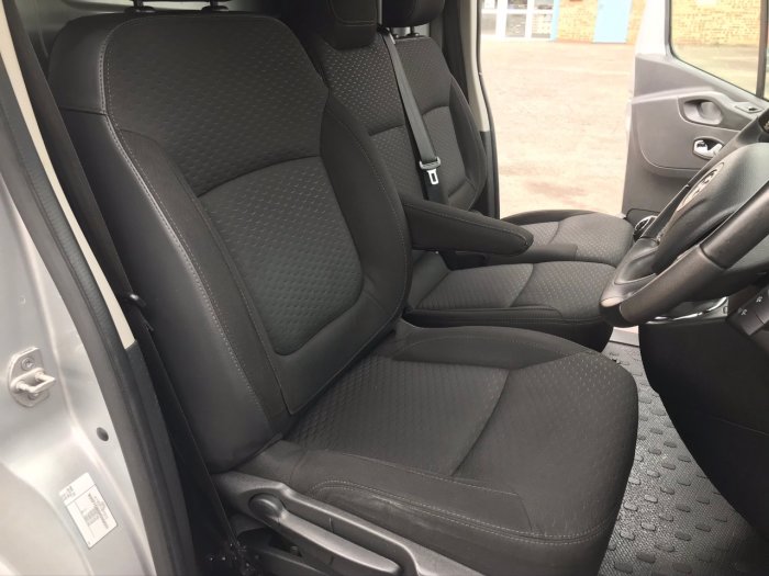 Vauxhall Vivaro 2900 1.6CDTI 120PS Sportive H1 Van Panel Van Diesel Silver