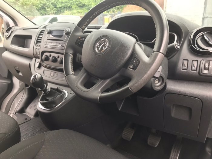 Vauxhall Vivaro 2900 1.6CDTI 120PS Sportive H1 Van Panel Van Diesel Silver