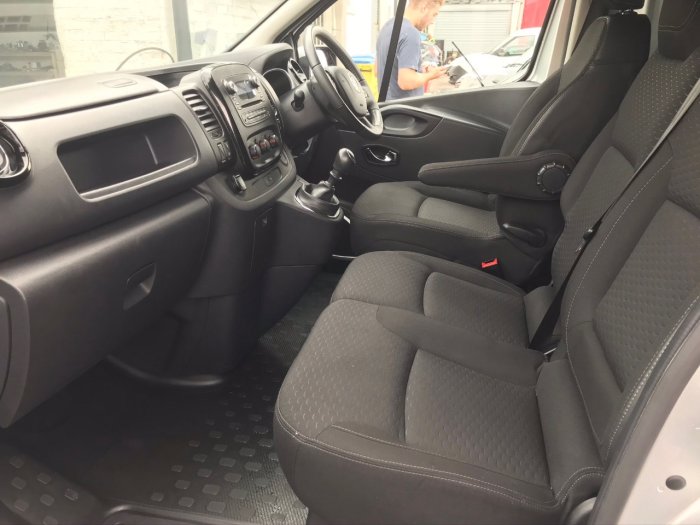 Vauxhall Vivaro 2900 1.6CDTI 120PS Sportive H1 Van Panel Van Diesel Silver