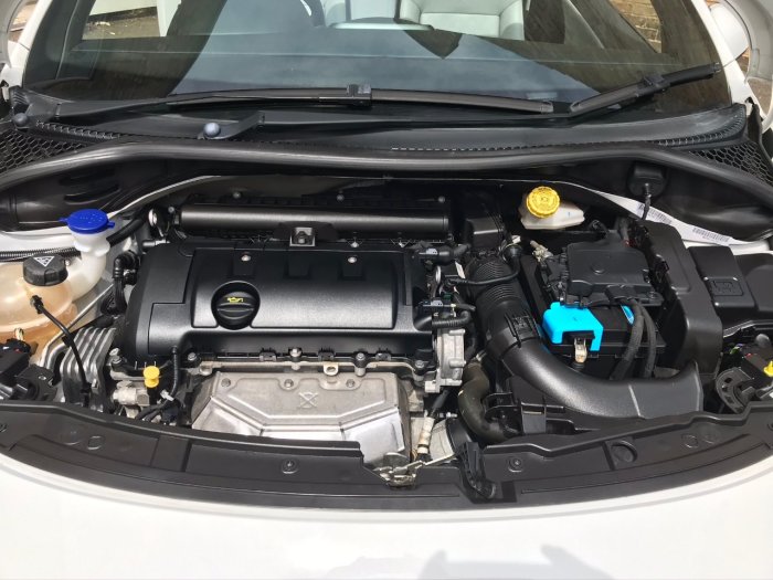 Peugeot 207 1.6 VTi Roland Garros 2dr Convertible Petrol White