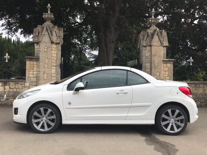 Peugeot 207 1.6 VTi Roland Garros 2dr Convertible Petrol White