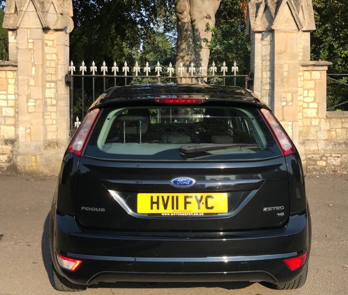 Ford Focus 1.8 Zetec 5dr Hatchback Petrol Black
