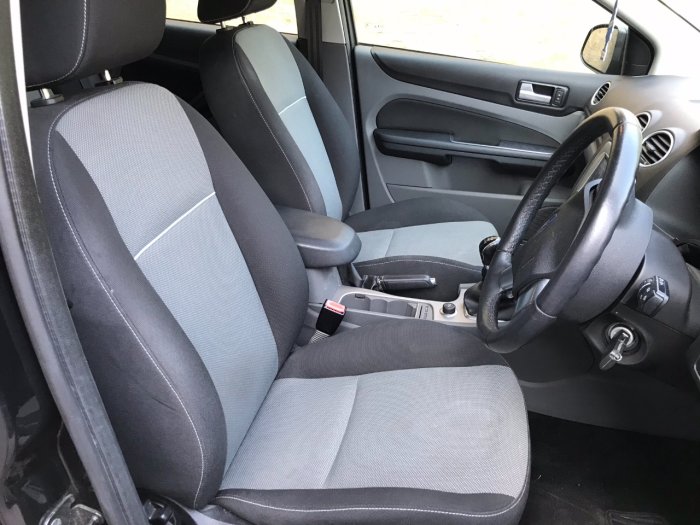 Ford Focus 1.8 Zetec 5dr Hatchback Petrol Black