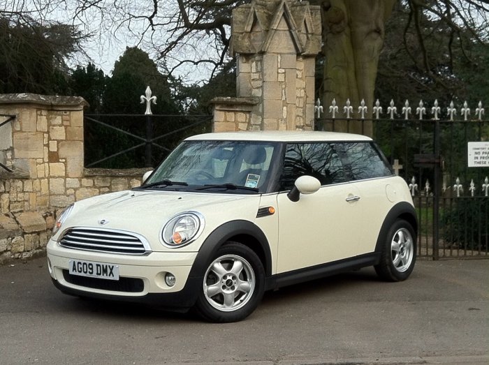 Mini Hatchback 1.6 Cooper 3dr Hatchback Petrol White