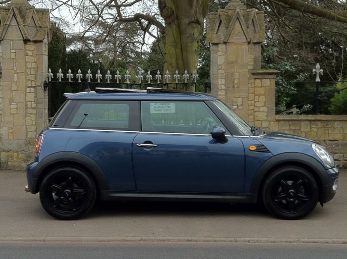 Mini Hatchback 1.6 Cooper 3dr Hatchback Petrol Blue