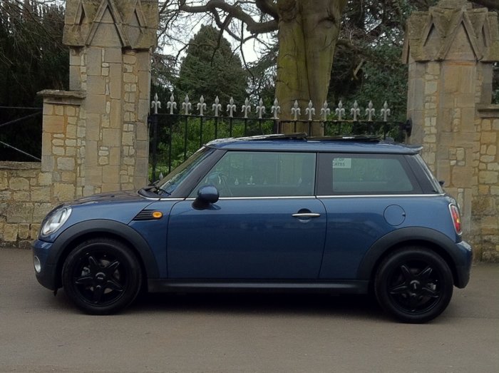 Mini Hatchback 1.6 Cooper 3dr Hatchback Petrol Blue