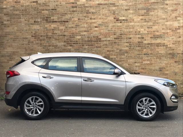 Hyundai Tucson 1.7 CRDi Blue Drive SE Nav 5dr 2WD Estate Diesel Beige