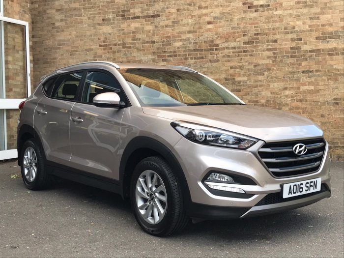Hyundai Tucson 1.7 CRDi Blue Drive SE Nav 5dr 2WD Estate Diesel Beige