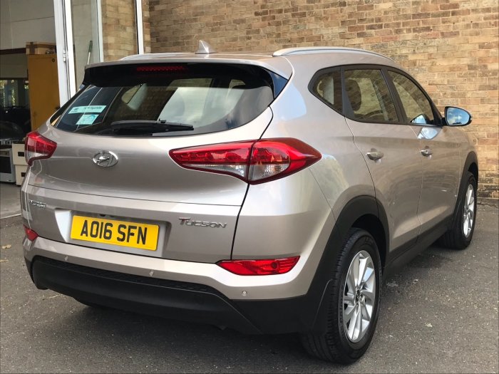 Hyundai Tucson 1.7 CRDi Blue Drive SE Nav 5dr 2WD Estate Diesel Beige
