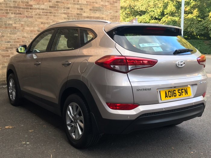 Hyundai Tucson 1.7 CRDi Blue Drive SE Nav 5dr 2WD Estate Diesel Beige