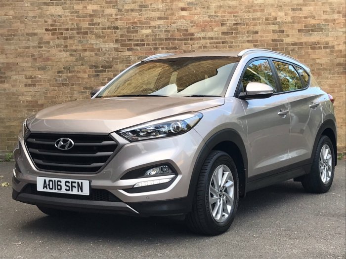Hyundai Tucson 1.7 CRDi Blue Drive SE Nav 5dr 2WD Estate Diesel Beige
