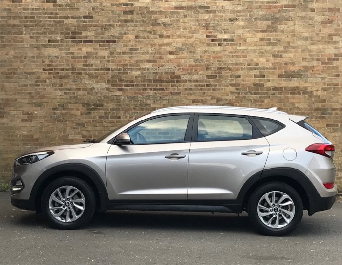 Hyundai Tucson 1.7 CRDi Blue Drive SE Nav 5dr 2WD Estate Diesel Beige
