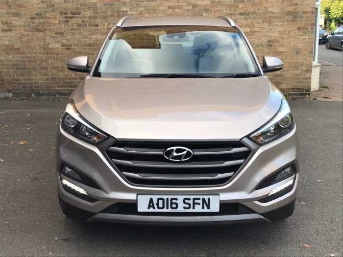 Hyundai Tucson 1.7 CRDi Blue Drive SE Nav 5dr 2WD Estate Diesel Beige