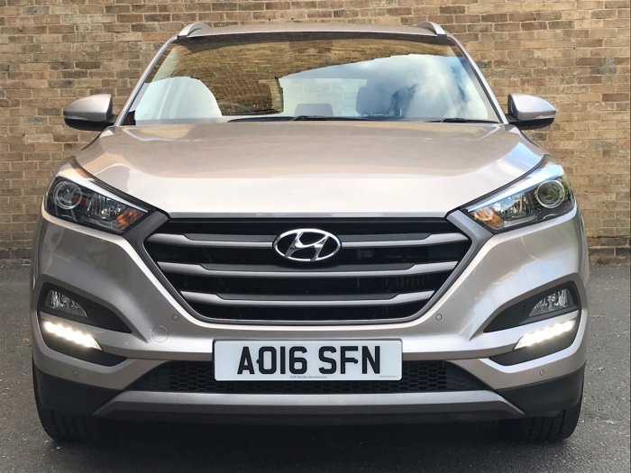 Hyundai Tucson 1.7 CRDi Blue Drive SE Nav 5dr 2WD Estate Diesel Beige
