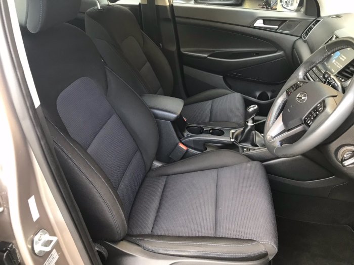Hyundai Tucson 1.7 CRDi Blue Drive SE Nav 5dr 2WD Estate Diesel Beige