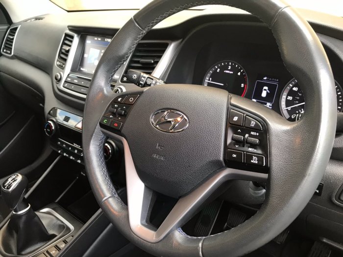 Hyundai Tucson 1.7 CRDi Blue Drive SE Nav 5dr 2WD Estate Diesel Beige