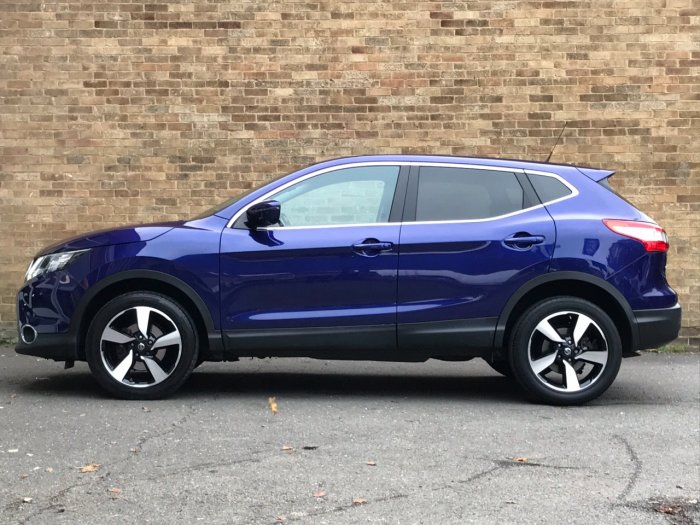 Nissan Qashqai 1.5 dCi N-Tec 5dr Hatchback Diesel Blue