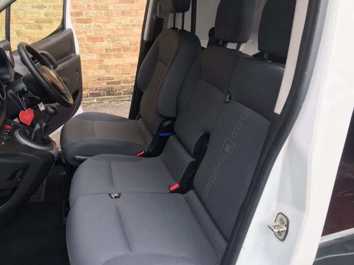 Citroen Berlingo 1.6 HDi 625Kg Enterprise 75ps Air con Panel Van Diesel White