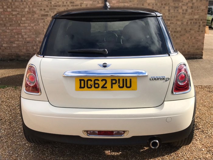 Mini Hatchback 1.6 Cooper D 3dr Hatchback Diesel White