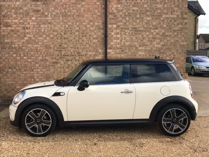 Mini Hatchback 1.6 Cooper D 3dr Hatchback Diesel White