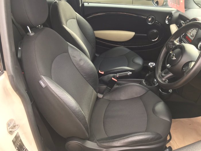Mini Hatchback 1.6 Cooper D 3dr Hatchback Diesel White