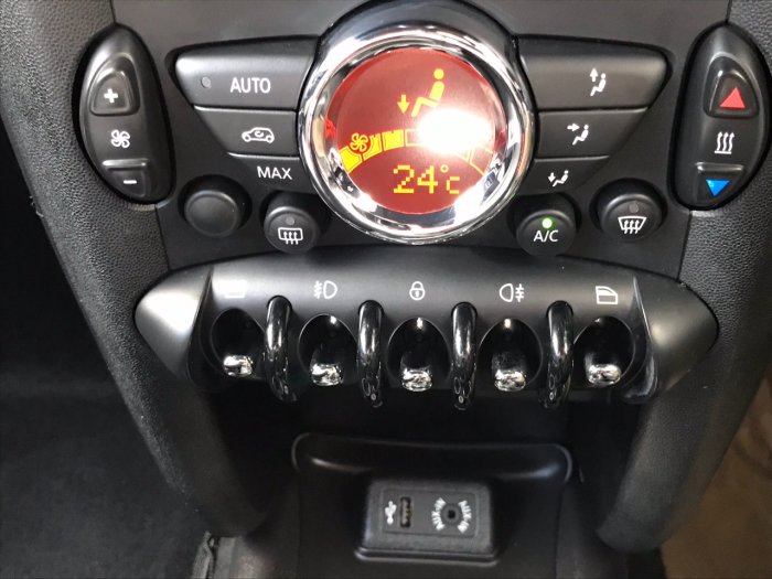 Mini Hatchback 1.6 Cooper D 3dr Hatchback Diesel White