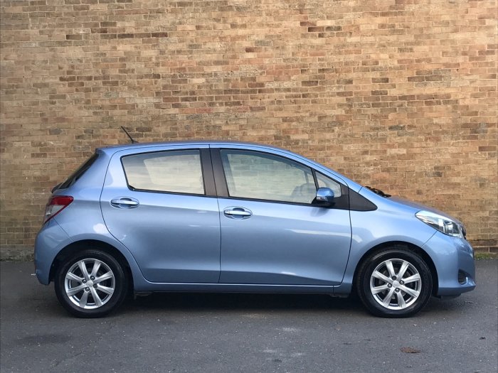 Toyota Yaris 1.33 VVT-i Icon 5dr Hatchback Petrol Blue