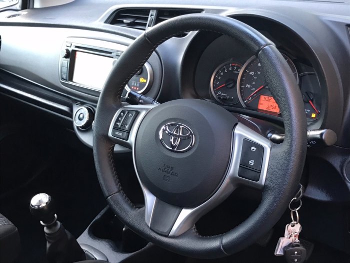Toyota Yaris 1.33 VVT-i Icon 5dr Hatchback Petrol Blue