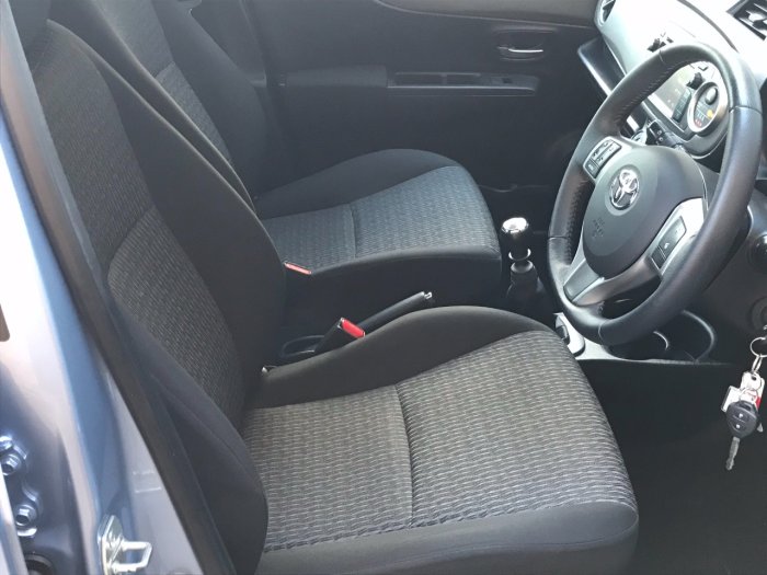 Toyota Yaris 1.33 VVT-i Icon 5dr Hatchback Petrol Blue