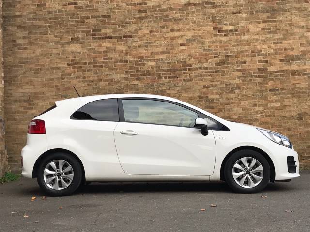 Kia Rio 1.25 SR7 3dr Hatchback Petrol White