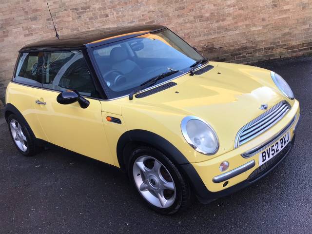 Mini Hatchback 1.6 Cooper 3dr panoramic sunroof Hatchback Petrol Yellow