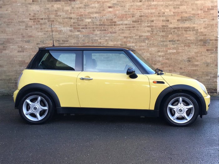 Mini Hatchback 1.6 Cooper 3dr panoramic sunroof Hatchback Petrol Yellow