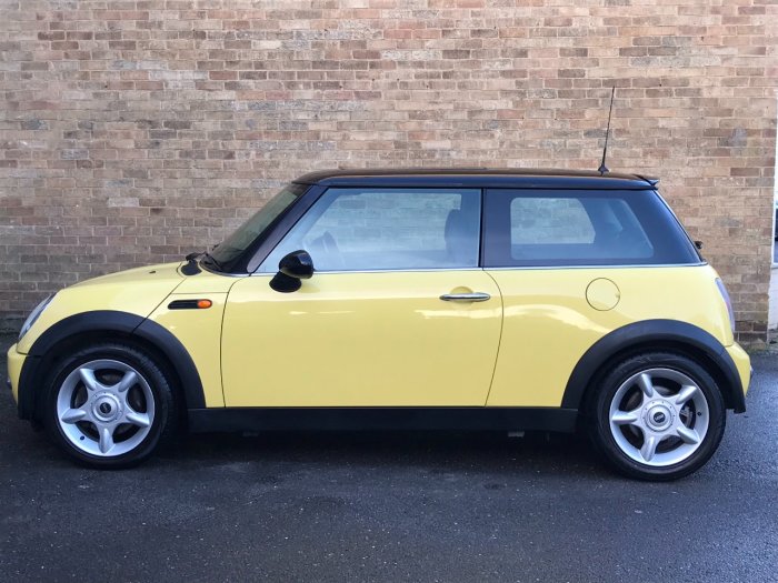 Mini Hatchback 1.6 Cooper 3dr panoramic sunroof Hatchback Petrol Yellow