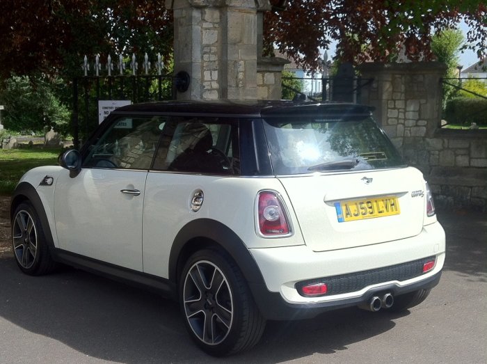 Mini Hatchback 1.6 Cooper S 3dr Hatchback Petrol White