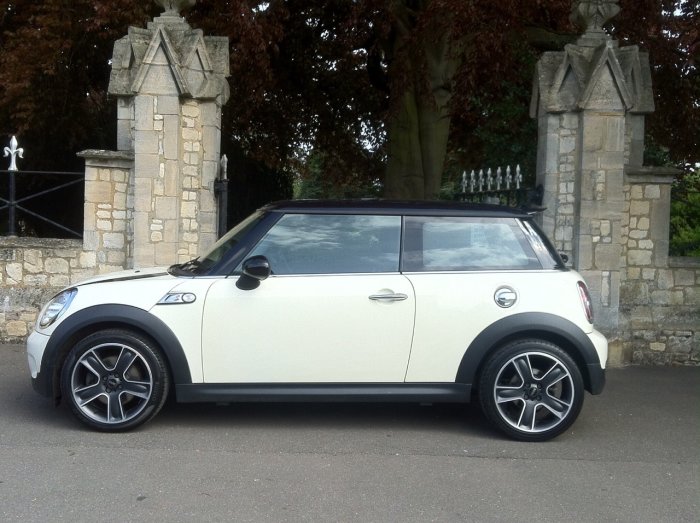 Mini Hatchback 1.6 Cooper S 3dr Hatchback Petrol White