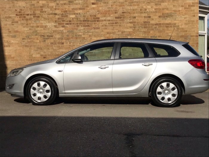 Vauxhall Astra 1.7 CDTi 16V ecoFLEX Exclusiv 5dr Estate Diesel Silver