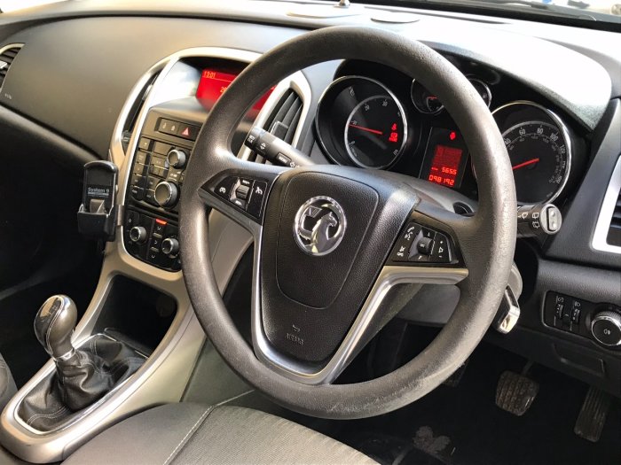 Vauxhall Astra 1.7 CDTi 16V ecoFLEX Exclusiv 5dr Estate Diesel Silver