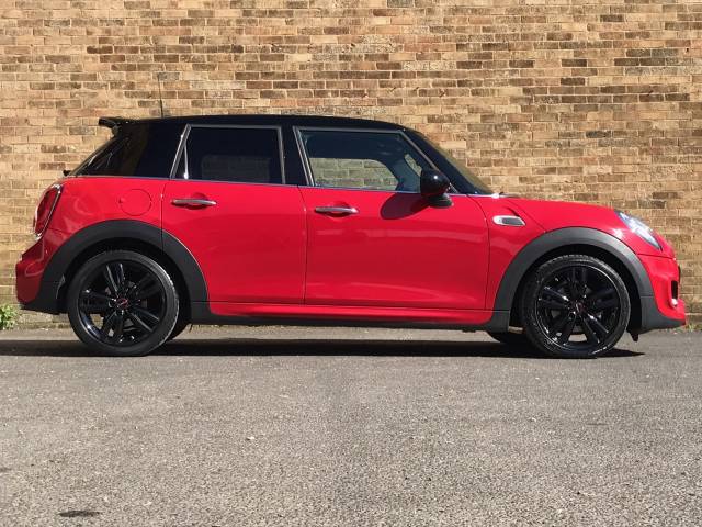 Mini Hatchback 1.5 Cooper 5dr Hatchback Petrol Red