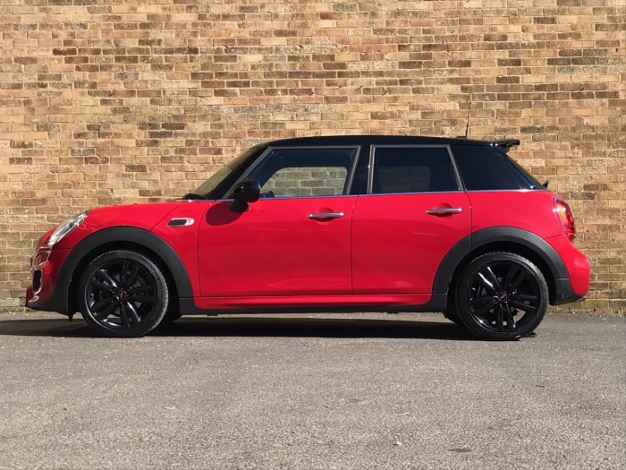 Mini Hatchback 1.5 Cooper 5dr Hatchback Petrol Red