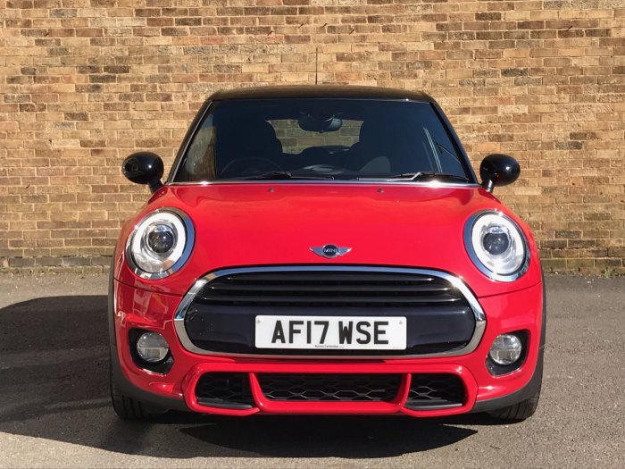 Mini Hatchback 1.5 Cooper 5dr Hatchback Petrol Red