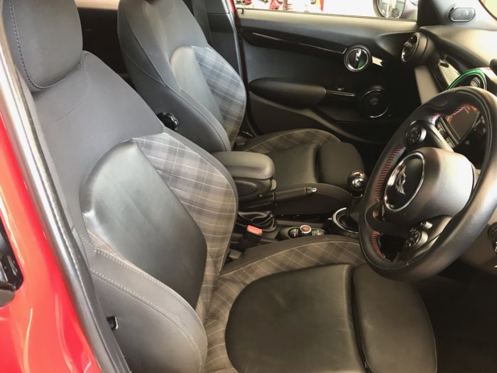 Mini Hatchback 1.5 Cooper 5dr Hatchback Petrol Red