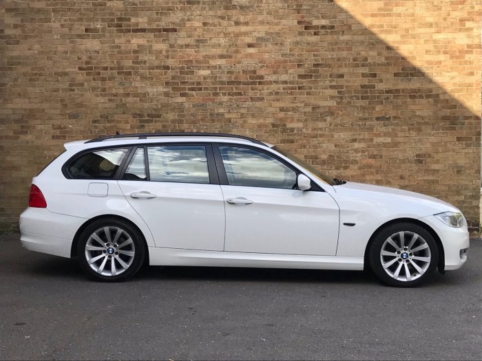 BMW 3 Series 2.0 320i SE 5dr Estate Petrol White