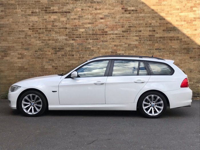 BMW 3 Series 2.0 320i SE 5dr Estate Petrol White