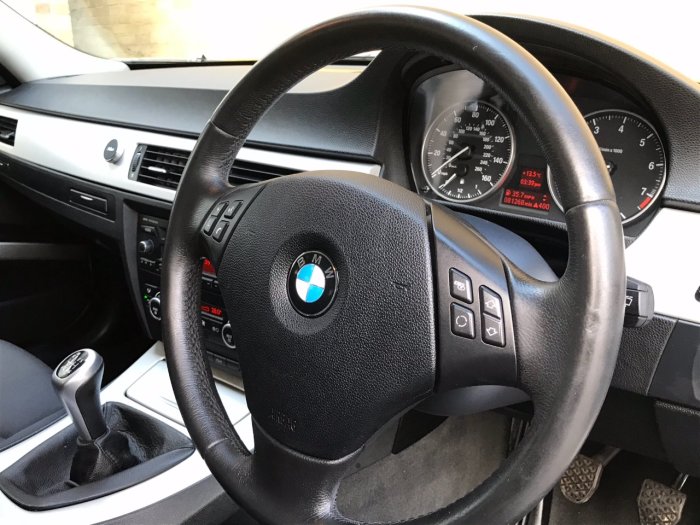 BMW 3 Series 2.0 320i SE 5dr Estate Petrol White