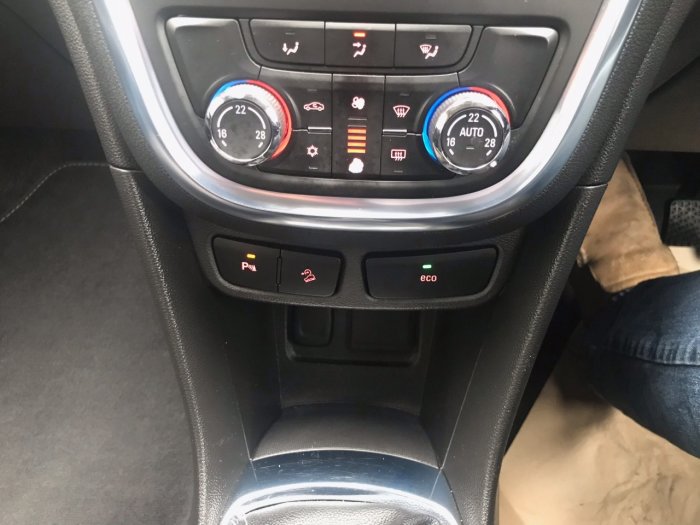 Vauxhall Mokka 1.6i Tech Line 5dr Hatchback Petrol White