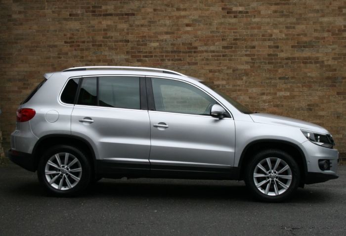 Volkswagen Tiguan 2.0 TDi BlueMotion Tech SE 5dr Estate Diesel Silver