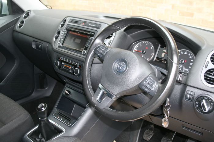 Volkswagen Tiguan 2.0 TDi BlueMotion Tech SE 5dr Estate Diesel Silver