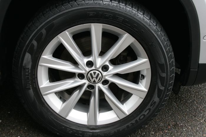 Volkswagen Tiguan 2.0 TDi BlueMotion Tech SE 5dr Estate Diesel Silver