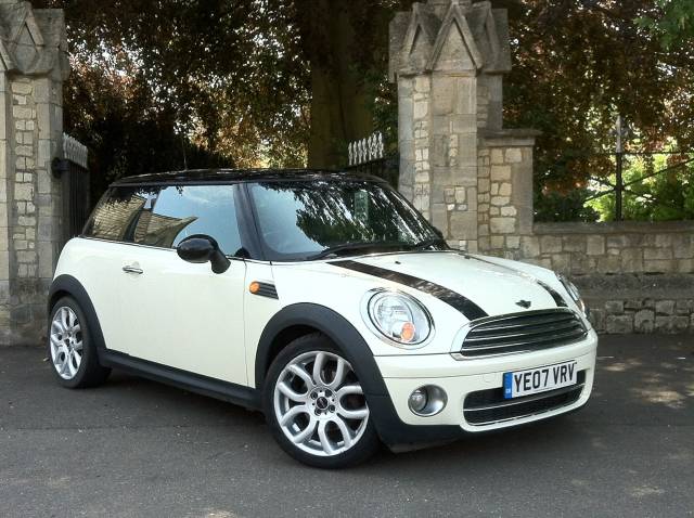 Mini Hatchback 1.6 Cooper D 3dr Hatchback Diesel White